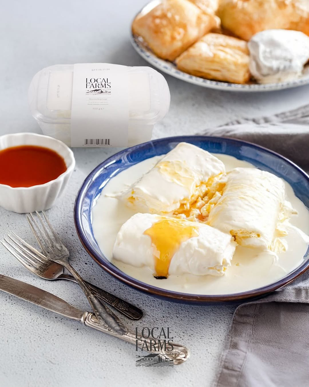 It is prepared using the pure milk of our local producers and traditional methods. Every spoonful carries the essence of nature and the mark of craftsmanship.
